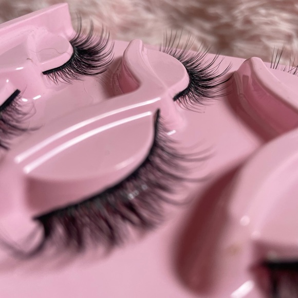 faux eyelashes - Picture 2 of 3